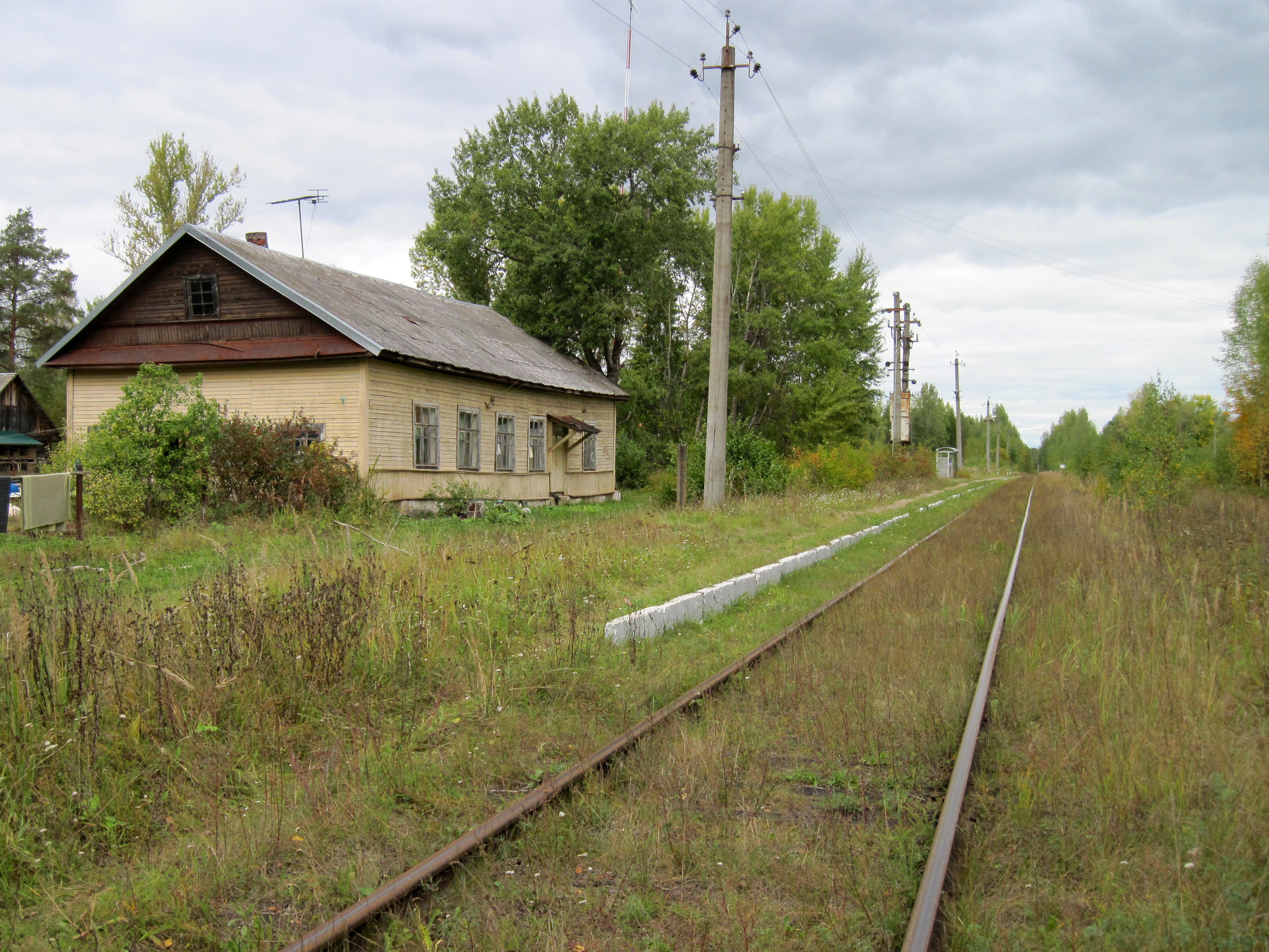 23.09.2022. Здание бывшего ж/д вокзала станции Вомпе
