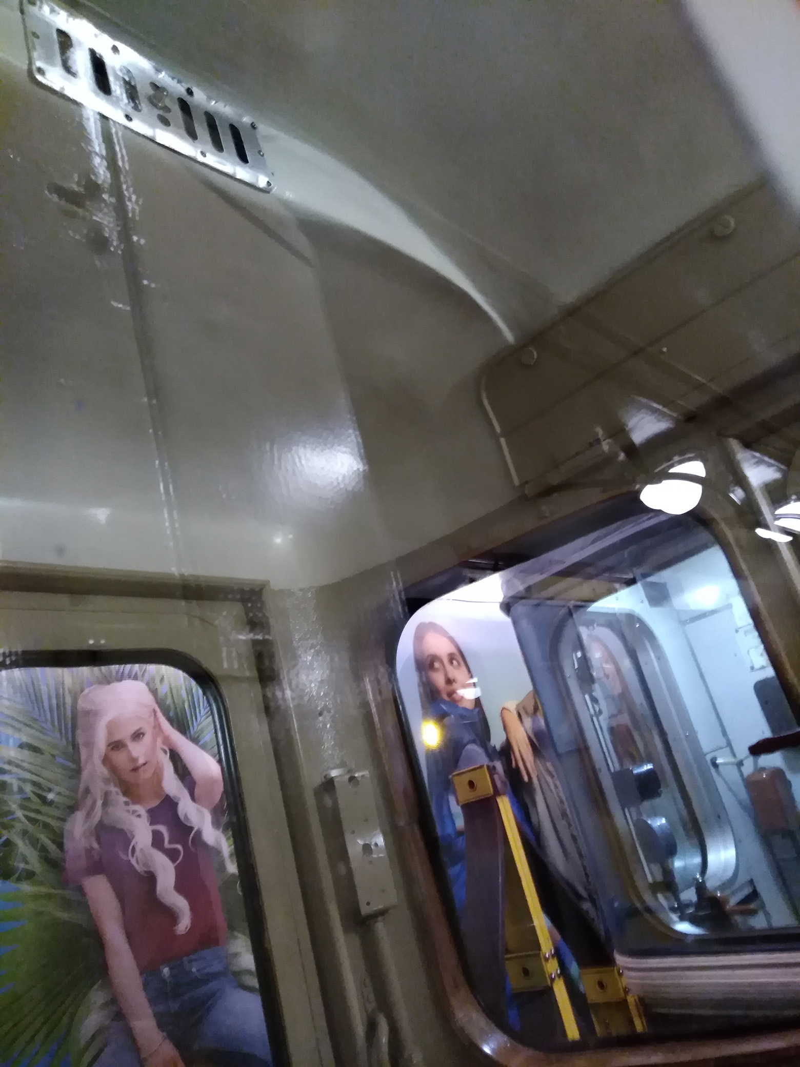 05.05.2019. Снова кабина машиниста. Вентилляционные отверстия