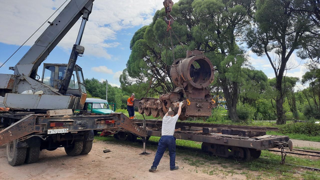 08.2023. Разгрузка рамы паровоза