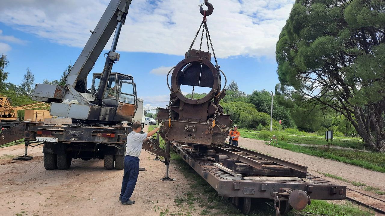 08.2023. Разгрузка рамы паровоза