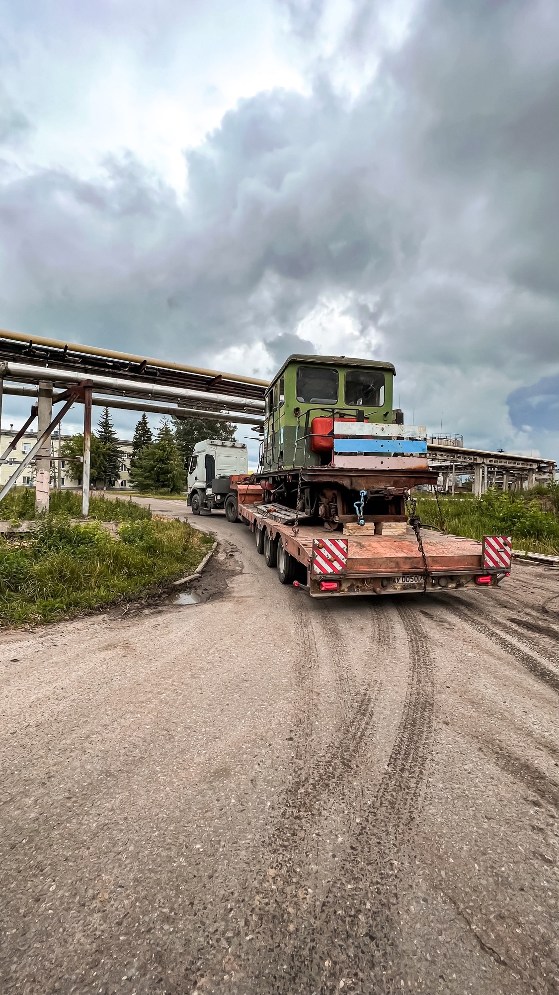 07.2023. ЭСУ2а-876 на трейлере покидает территорию Демиховского машиностроительного завода