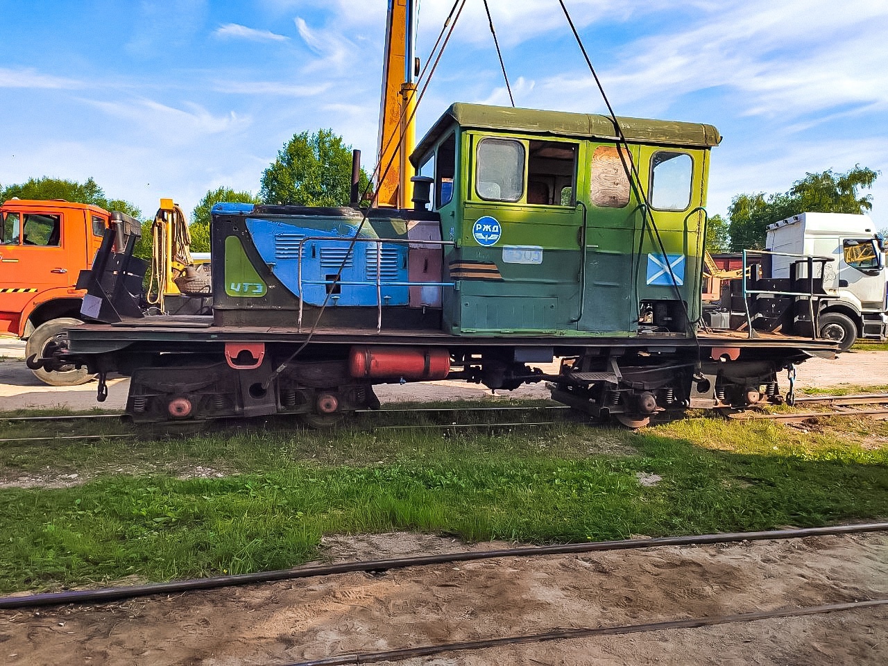 07.2023. Разгрузка ЭСУ2а-876 на Тёсовской узкоколейке