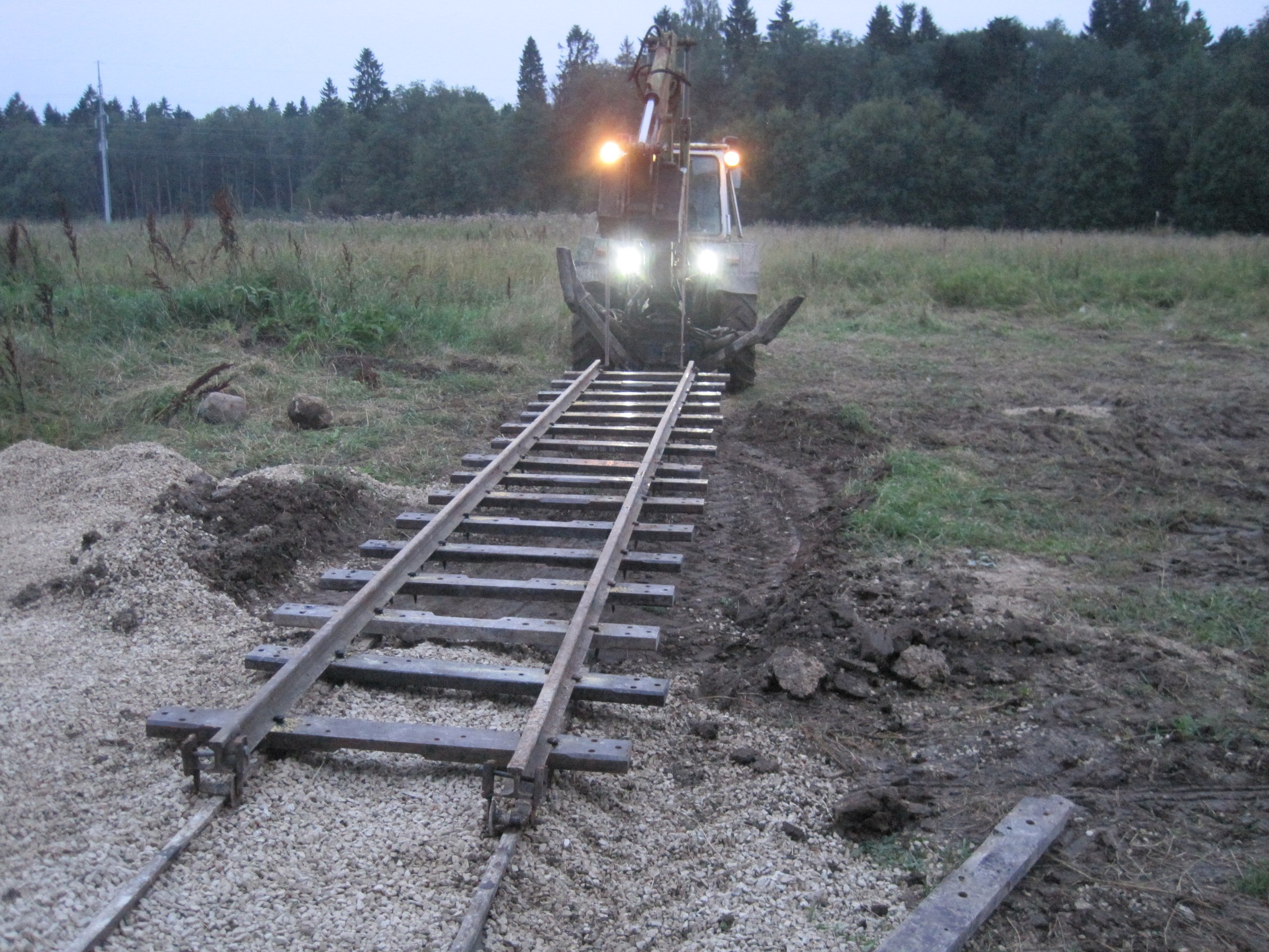 10.09.2017. Укладка пути за пределами территории депо