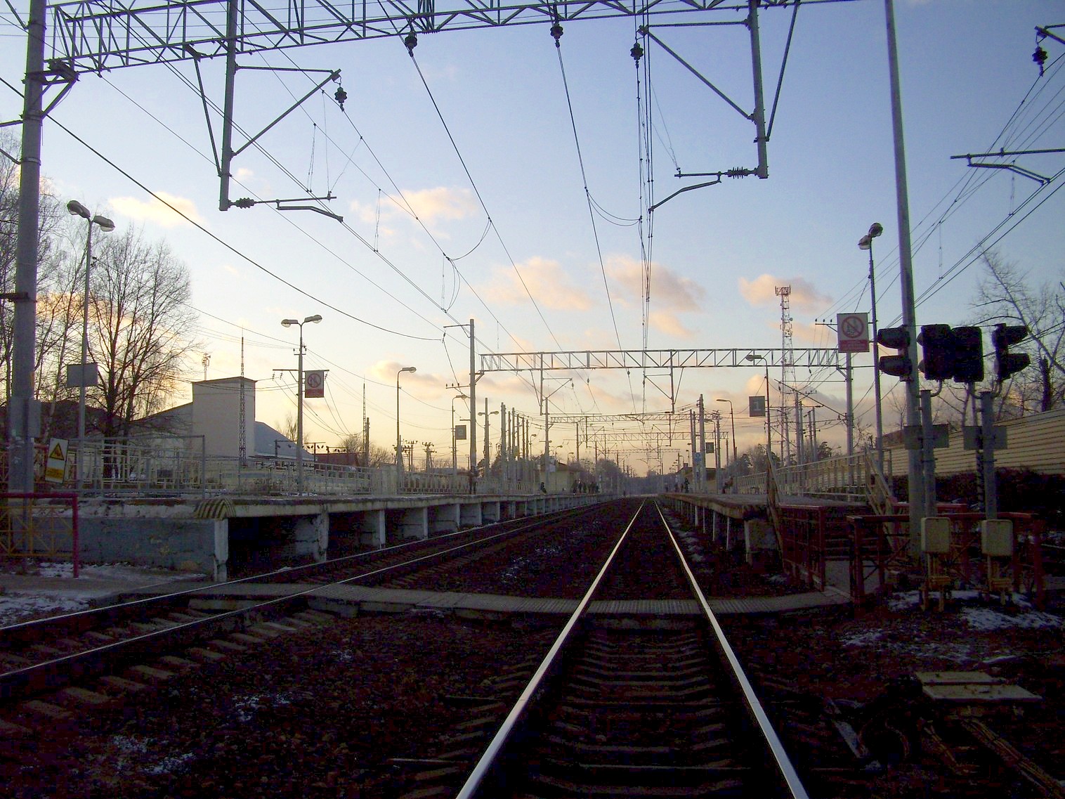 Московско-Нижегородская железнодорожная линия на территории Московской области  — остановочный пункт Салтыковская