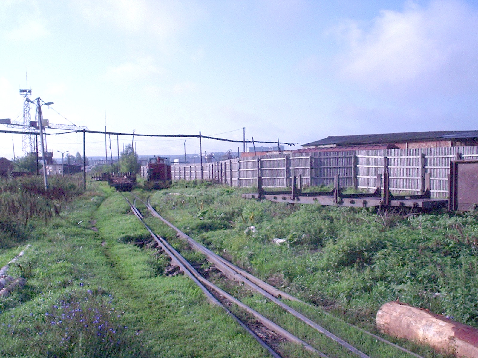 Узкоколейная железная дорога фанерного завода «Власть Труда» (город Нижний Ломов) —  фотографии, сделанные в 2006 году