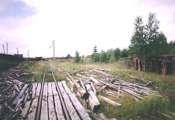 Альмежская узкоколейная железная дорога  —  фотографии, сделанные в 2004 году